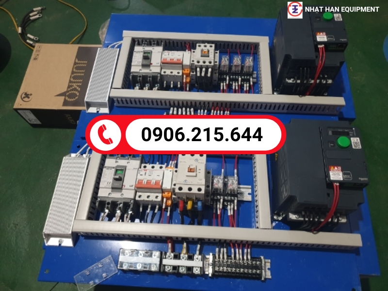 Tủ điện biến tần di chuyển cầu trục sử dụng biến tần Schneider ATV 320